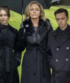 Arrow S08 Moira Queen Coat